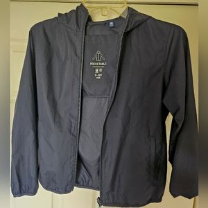 Uniqlo Boys Pocketable Parka UPF 50+. Navy Blue